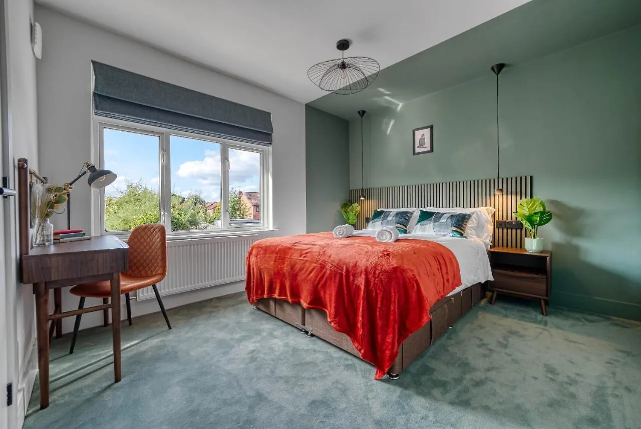 First Floor - Stylish 3 Bedroom Apartment Southampton 0*,  United Kingdom