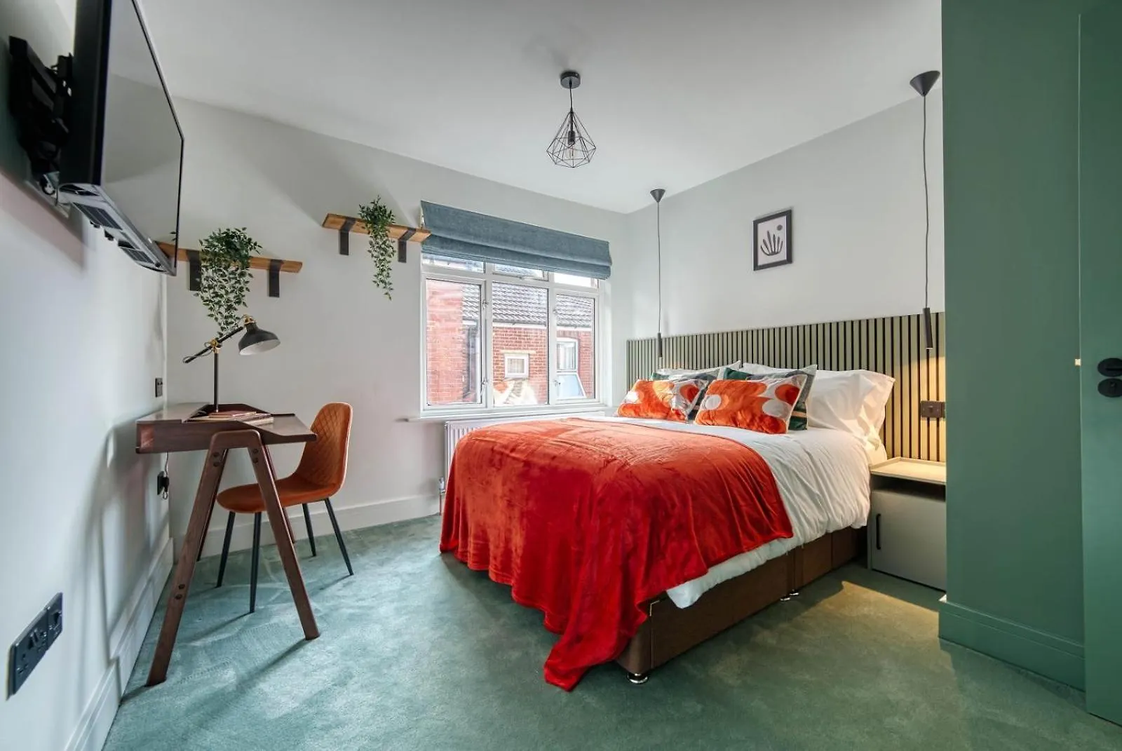 First Floor - Stylish 3 Bedroom Apartment Southampton 0*,
