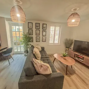  Apartment Regency Court- Free Evening Parking